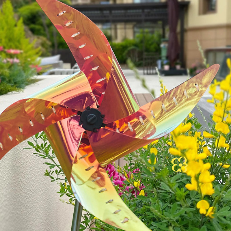Farverigt soldrevet vindmøllelys til haven