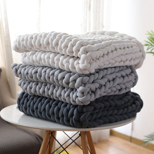 Groft strikket tæppe - moderne skandinavisk design