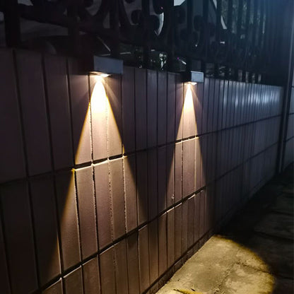 Solcelledrevet væglampe med automatisk lys