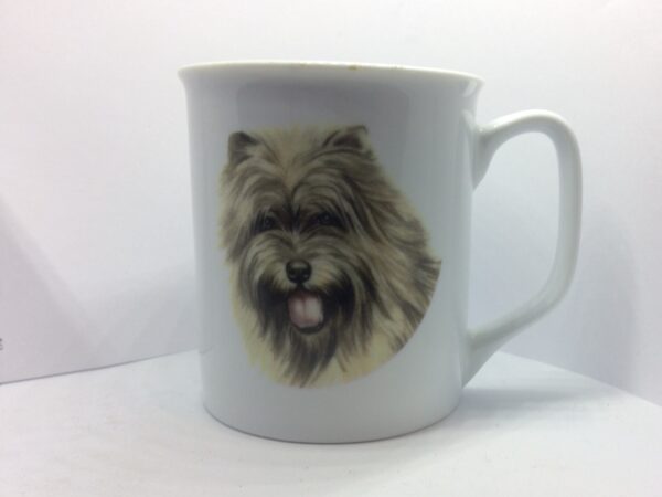 Krus med Cairn Terrier