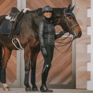 Kentucky - Anatomisk kort sort læder gjord med aftageligt lammeskind i 2 farver - 65cm